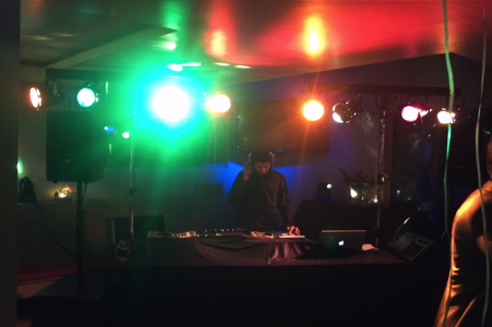 Discocrew drive-in show dj schoolfeest feest disco sweet sixteen huren inhuren bruiloft den haag zuid-holland licht geluid