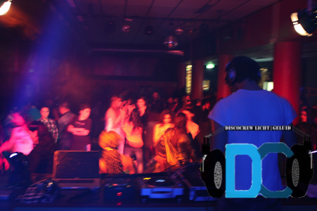 Discocrew drive-in show dj schoolfeest dans laser feest disco huren inhuren bruiloft den haag zuid-holland licht geluid