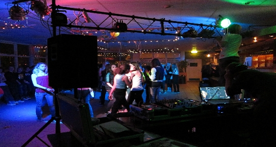 DiscoCrew drive-in show licht en geluid den haag disco feest amsterdam DiscoCrew drive-in show licht en geluid den haag disco feest amsterdam