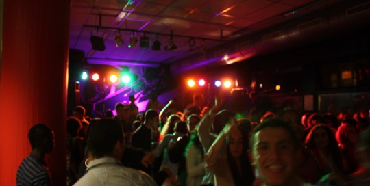 DiscoCrew schoolfeest feestgangers drive-in show den haag geluid dj